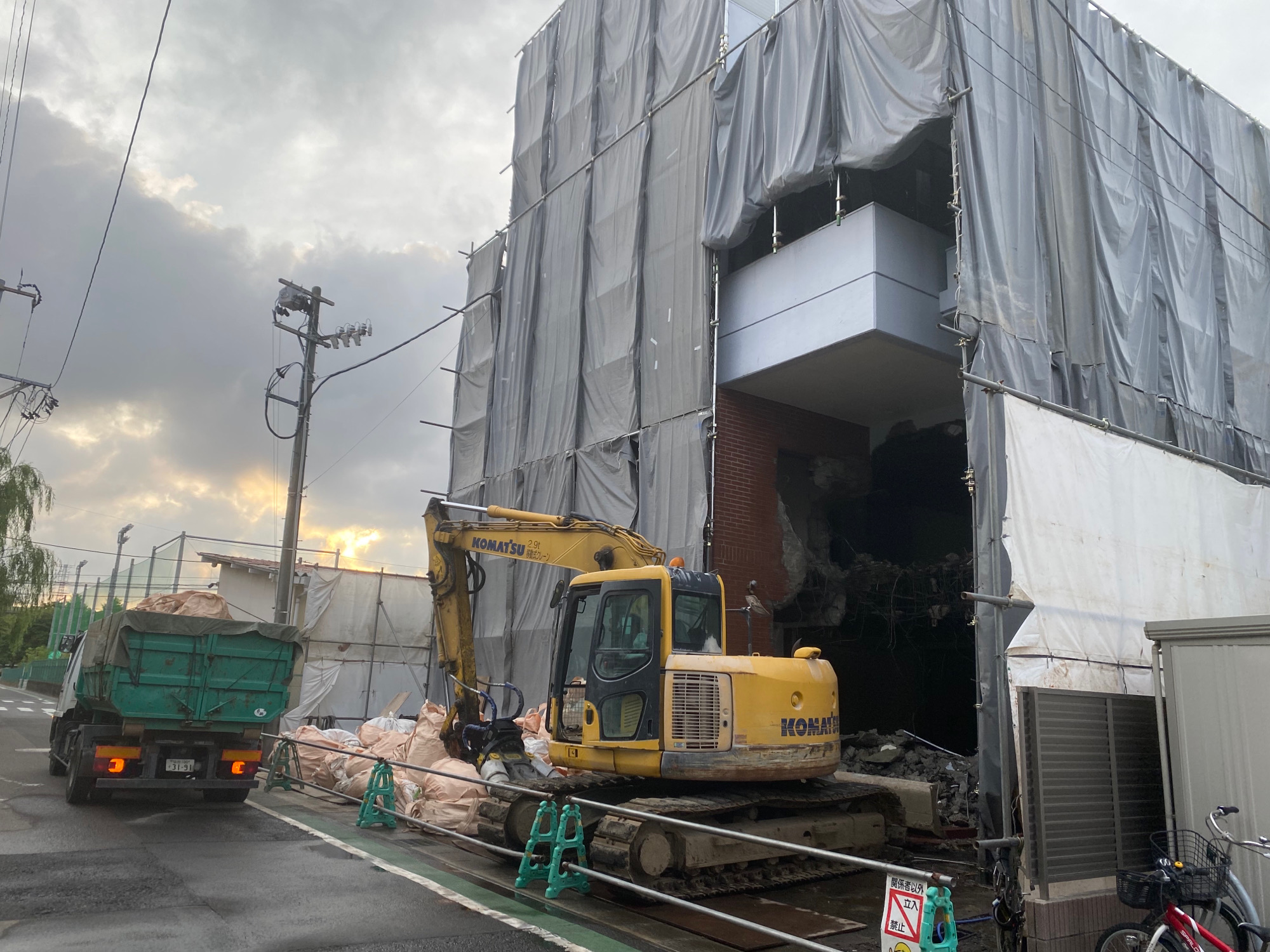 施工中